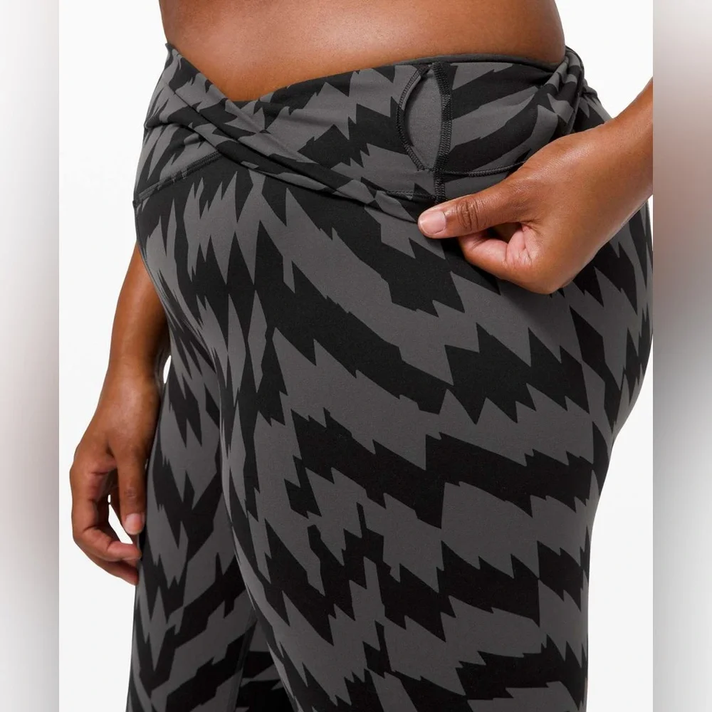 Women’s Lululemon Wunder Train HR Tight 25